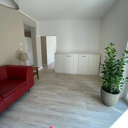 Offene Mit Zwei Einzelbetten Und Schlafzimmer Mit Doppelbett Апартаменты *