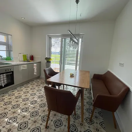Offene Mit Zwei Einzelbetten Und Schlafzimmer Mit Doppelbett Апартаменты Koelkebeck