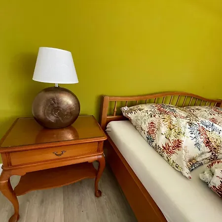 Offene Mit Zwei Einzelbetten Und Schlafzimmer Mit Doppelbett *