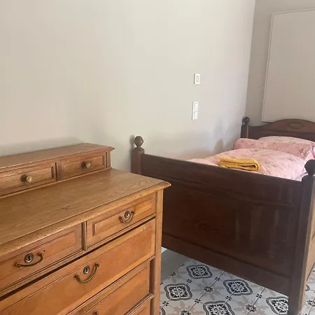 Offene Mit Zwei Einzelbetten Und Schlafzimmer Mit Doppelbett *